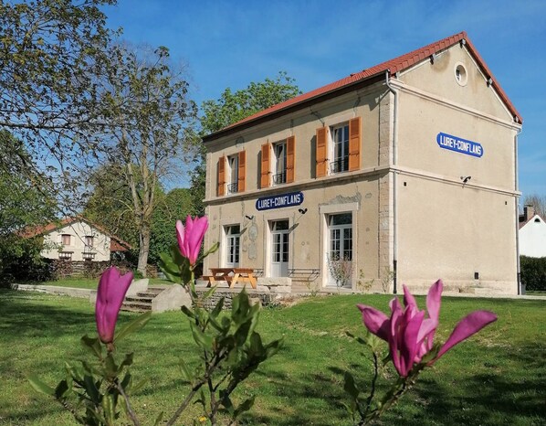 La Gare de Lurey Conflans, gîte et hébergements insolites en Champagne