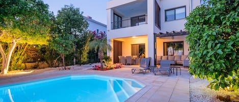 Luxurious 2-story villa with private pool, lush gardens, and hot tub—perfect for an unforgettable vacation.