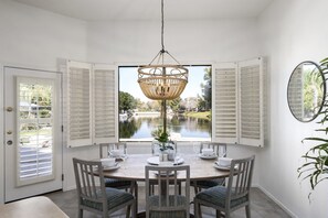 Seating for 6 with additional seating at the kitchen island