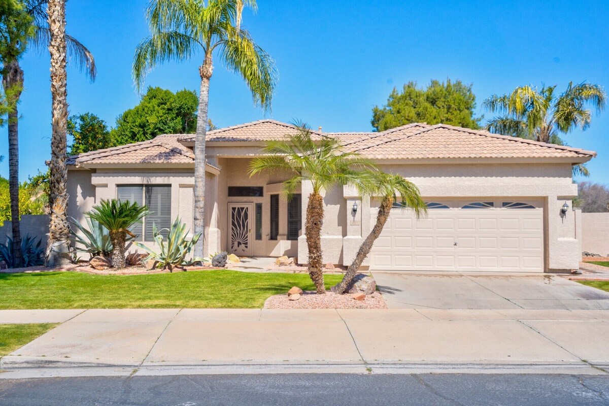Stunning Lakefront Views!