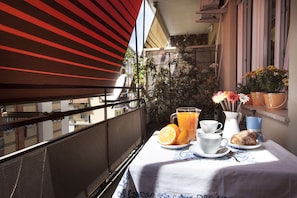 The terrace of our house for outdoor aperitifs and dinners