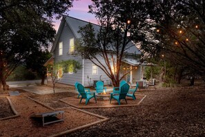 Light a campfire, play a game of cornhole, or just enjoying the Texas sunset!