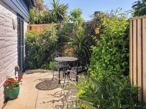 Sitting-out-area | Sunny South Lodge, Sandown