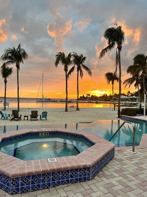 Enjoy beautiful sunsets in the infinity pool or hot tub!