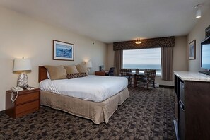 Large King bed in the bedroom, perfect solution after a long day full of adventures! 