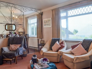 Living room/dining room | Highpool House, Langland