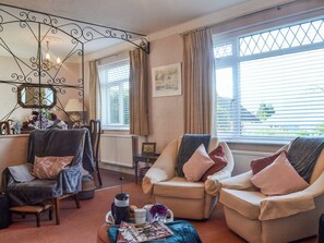 Living room/dining room | Highpool House, Langland