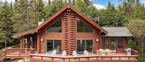 Large deck faces Lake Superior and has plenty of seating for dining or relaxing!