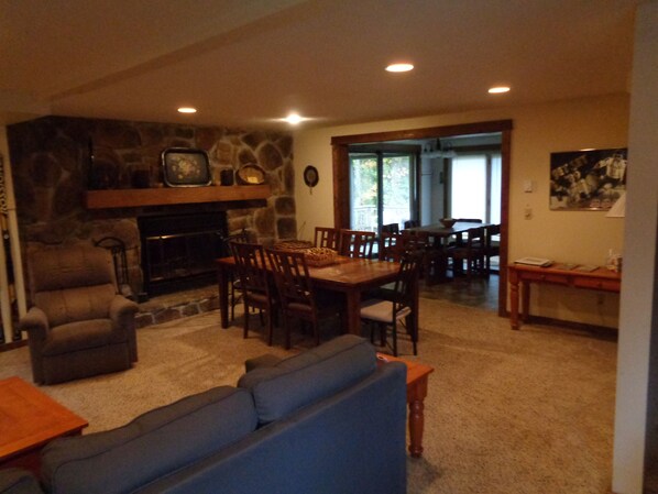 Living room dining room