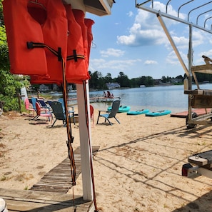 Private sandy beach peninsula frontage packed with fun, canoe, rowboat, kayaks.