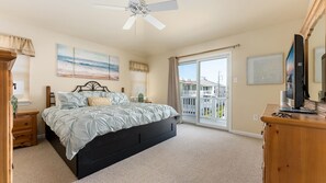 Master bedroom with king bed - sleeps 2