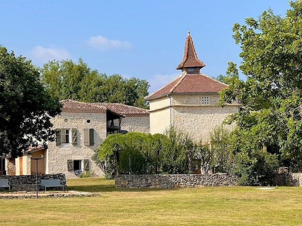 Vue maison + pigeonnier