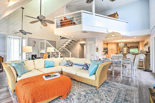 Longboat Key Vacation Rental | 2BR | 2BA | Stairs Required | 2,012 Sq Ft