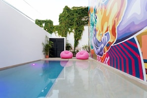 Refreshing pool