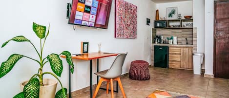 Cozy room furnished with a functional table and comfortable chairs in a convenient rental apartment in Playa del Carmen.