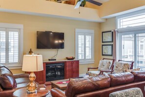 BV1B: Seaside Serenity | Mid Level Living Area