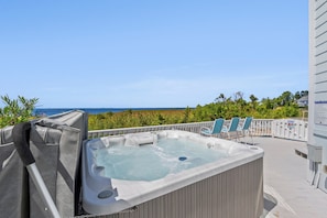 CC006: Bella Costa | Bottom Level Deck w/ Hot Tub