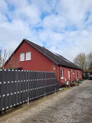 Haus mit obenliegender Ferienwohnung