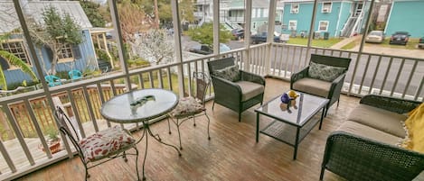 Calico Cottage - If you've been on the lookout for the perfect vacation rental, your search is over. Book this lovely home today to experience the vacation of a lifetime!