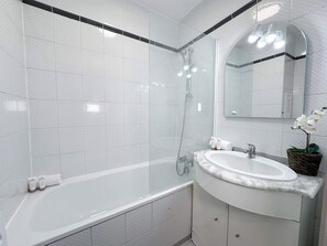 Spacious bathroom with bathtub