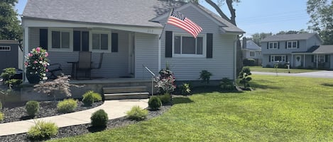 Cheerful house in a family friendly neighborhood with a large yard