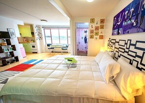 Studio Apartment on the 6th floor, Cali King bed