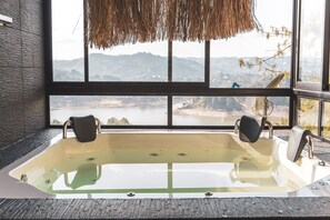 Indoor spa tub
