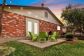 Spacious house w/ Gameroom/BBQ/Firepit Next SeaWorld & Lackland AFB