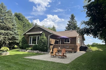Lakefront Cottage in Huron County