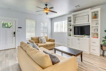 Stylish OKC Farmhouse w/ Garden - Close to OU