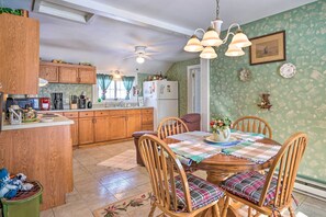 Kitchen | Well-Equipped | Blender | Coffee Maker