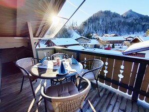 Ferienwohnung Alpenliebe 60qm, Balkon, 2 Schlafz., Wohnzi., Kachelofen, WLAN-Ausblick vom Balkon