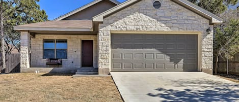 Canyon Lake Vacation Rental | 3BR | 2BA | 1,464 Sq Ft | 3 Steps to Enter