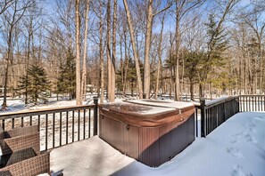 Deck | Private Hot Tub