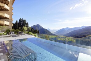 Infinity-Pool
