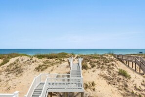 SN0625: Surfrider | Private Walkway to Beach