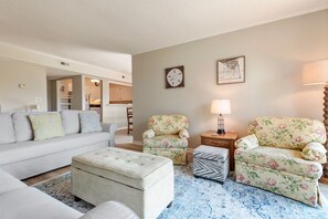 VS5: Born In The Sand | Bottom Level Living Area