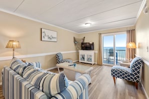 PVC308: PierView 308 | Living Area