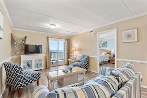 PVC308: PierView 308 | Living Area