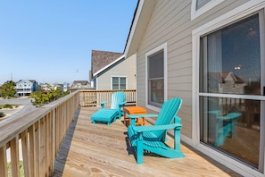 DR39: Harrell's Retreat | Top Level Front Deck