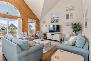 DR39: Harrell's Retreat | Top Level Living Area