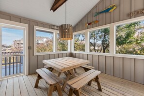 DU501: Hostetler | Screened Porch