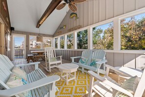 DU501: Hostetler | Screened Porch