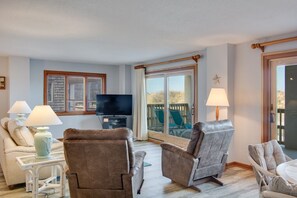 H104S: Heron Cove 104 South I Living