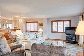 H104S: Heron Cove 104 South I Living