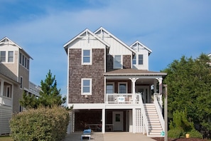 JR100: On Holiday | Front Exterior
