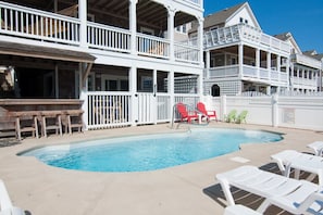 JR100: On Holiday | Pool Area