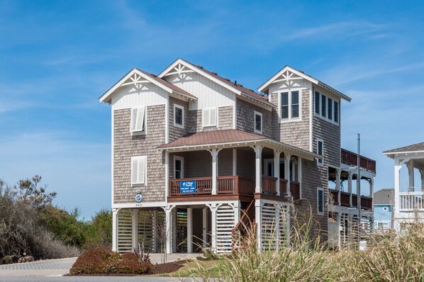JR96: Blue Moon | Front Exterior