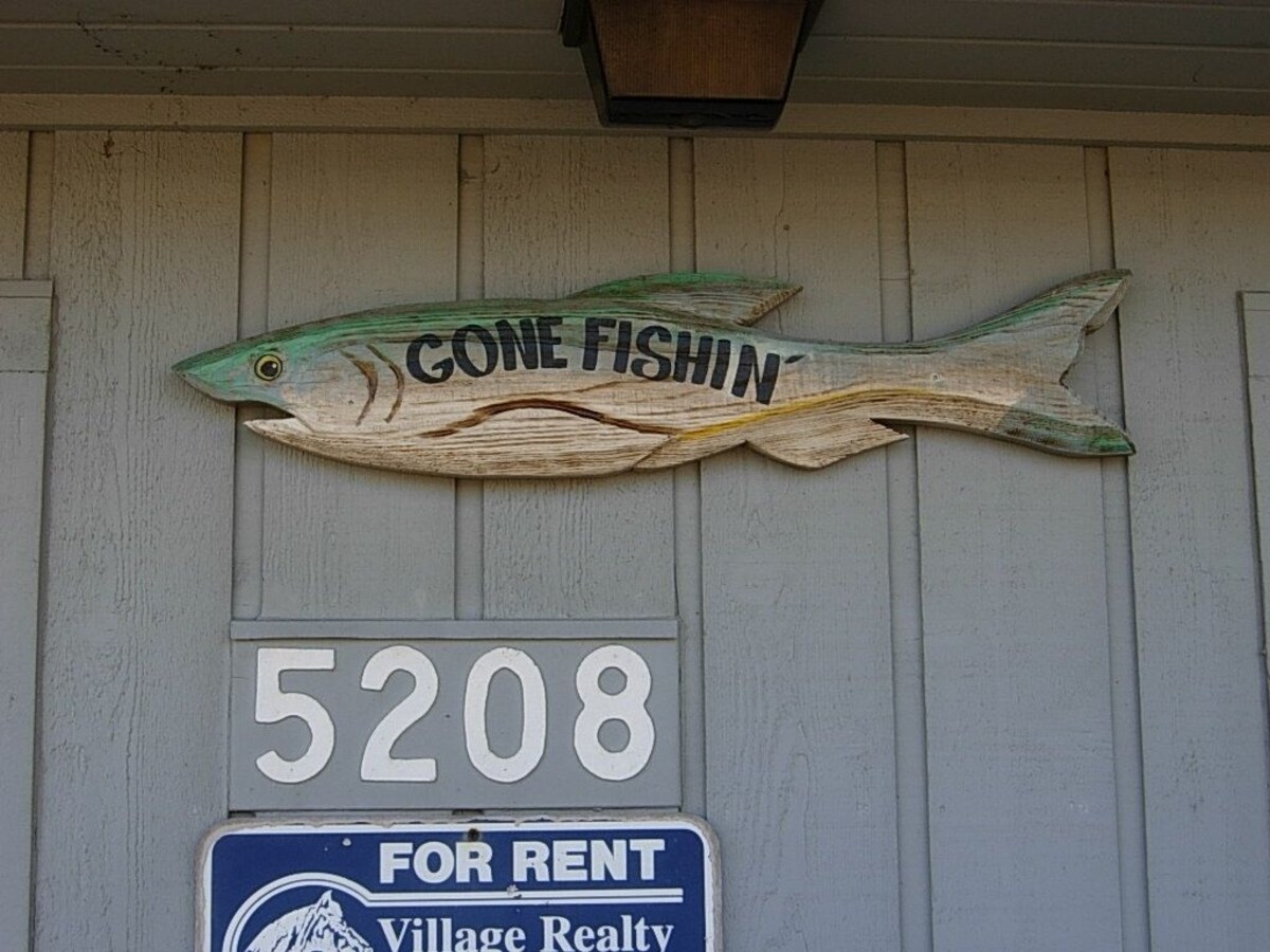 Gone Fishin: Beautiful home overlooking the golf course in Nags Head with a priv