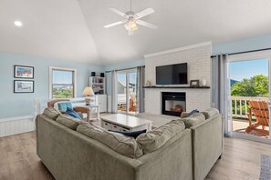 OSH01: Ocean Blue | Top Level Living Area - Fireplace Not Available For Guest Use